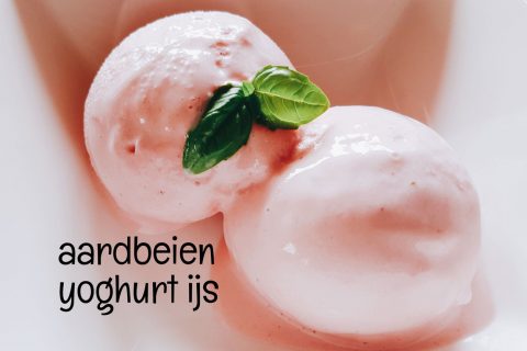 Aardbeien yoghurt ijs