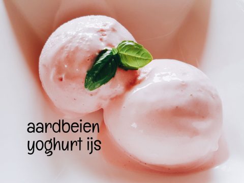 Aardbeien yoghurt ijs